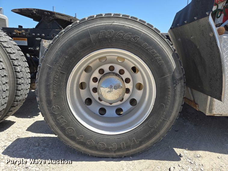 image for item DS3830 2016 Freightliner Cascadia 125 semi truck