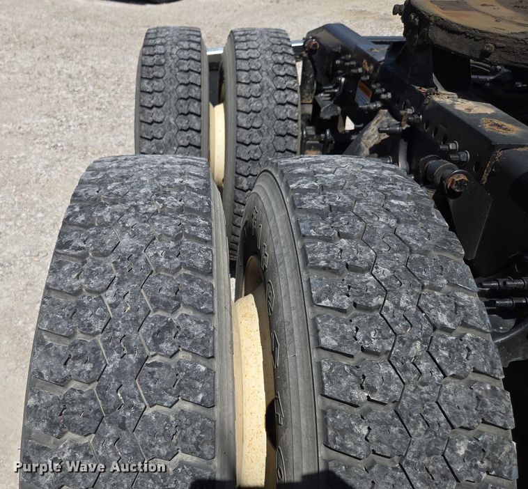 image for item DS3830 2016 Freightliner Cascadia 125 semi truck