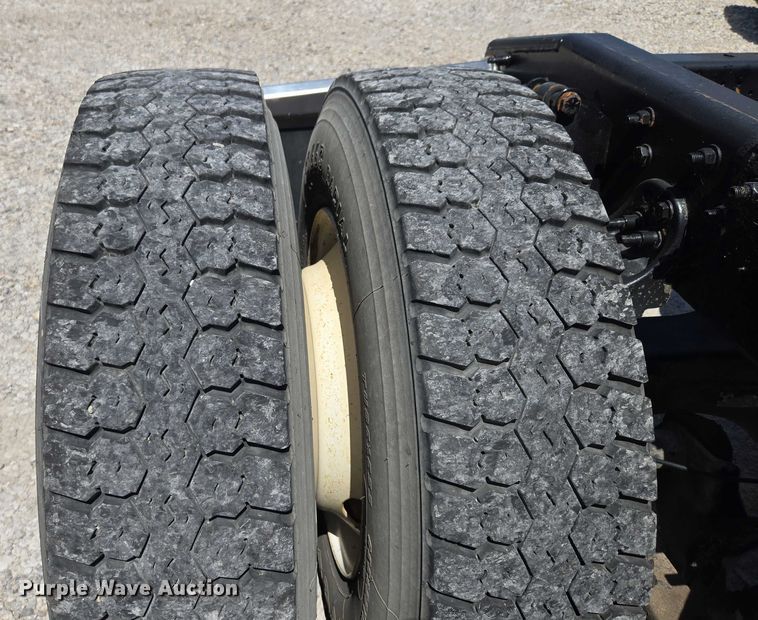 image for item DS3830 2016 Freightliner Cascadia 125 semi truck