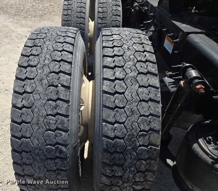 image for item DS3830 2016 Freightliner Cascadia 125 semi truck