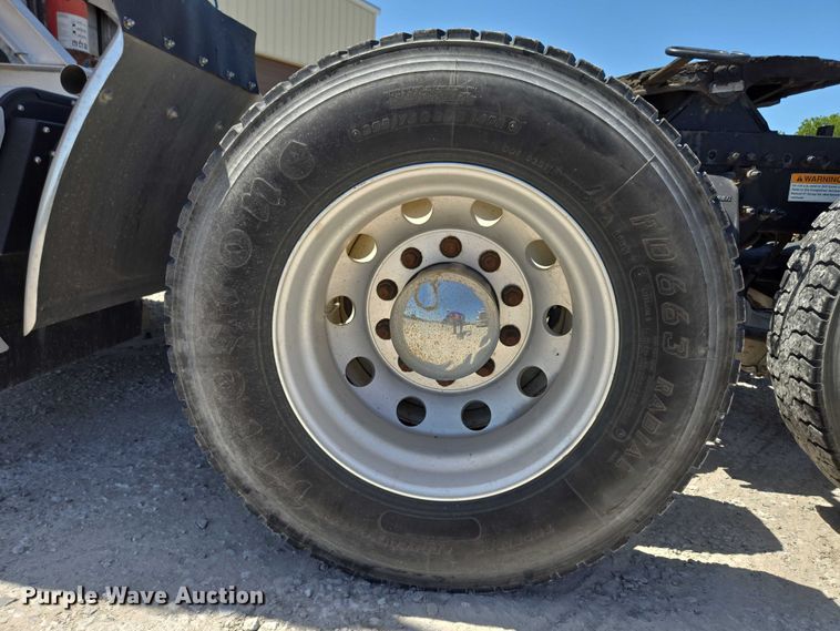 image for item DS3830 2016 Freightliner Cascadia 125 semi truck