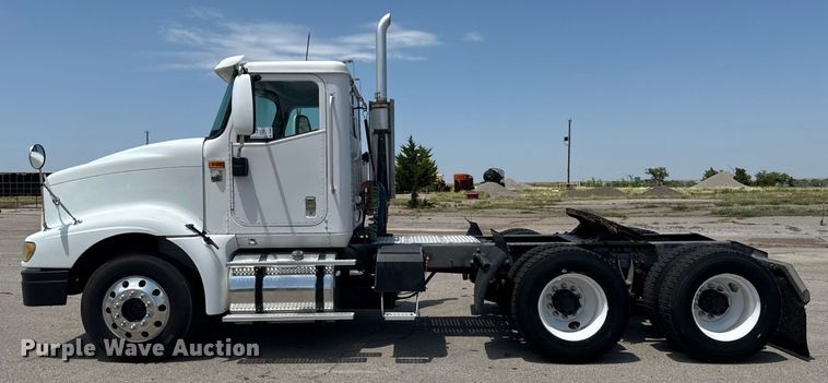 image for item DT6680 2006 International 9400I semi truck