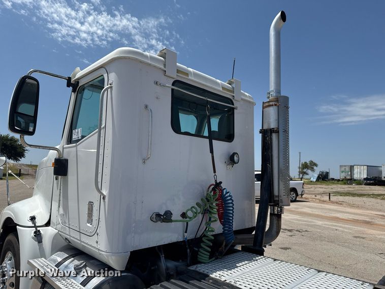 image for item DT6680 2006 International 9400I semi truck