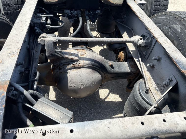 image for item DT6680 2006 International 9400I semi truck