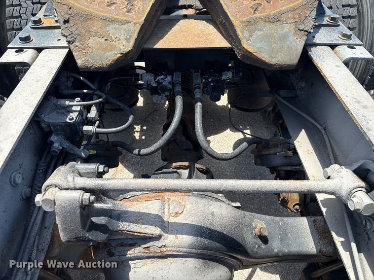 image for item DT6680 2006 International 9400I semi truck