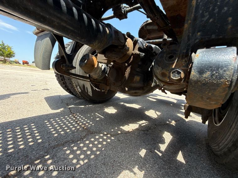 image for item DT6680 2006 International 9400I semi truck