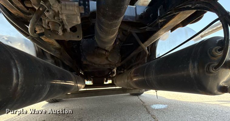 image for item DT6680 2006 International 9400I semi truck