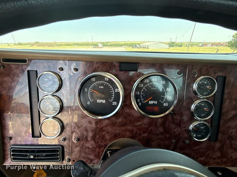 image for item DT6680 2006 International 9400I semi truck