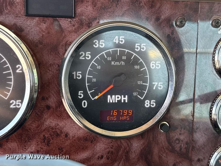 image for item DT6680 2006 International 9400I semi truck