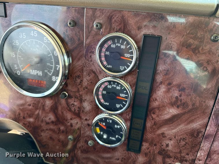 image for item DT6680 2006 International 9400I semi truck