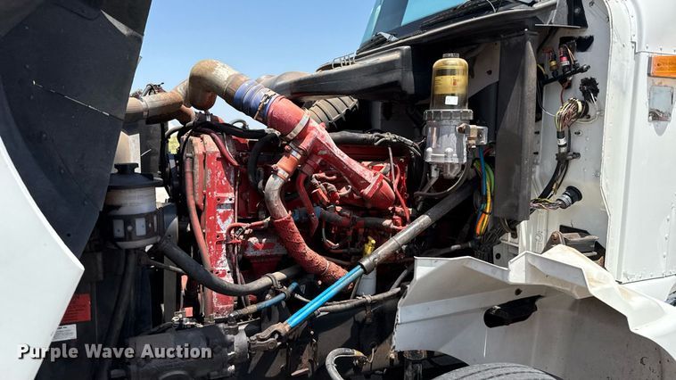 image for item DT6680 2006 International 9400I semi truck