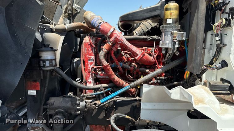 image for item DT6680 2006 International 9400I semi truck