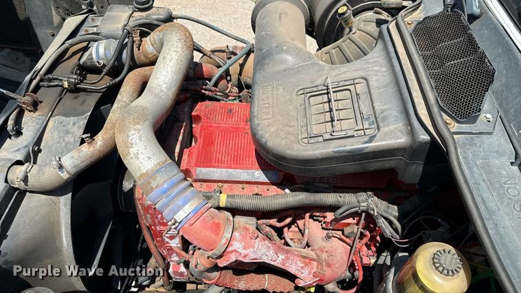 image for item DT6680 2006 International 9400I semi truck