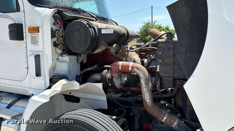 image for item DT6680 2006 International 9400I semi truck