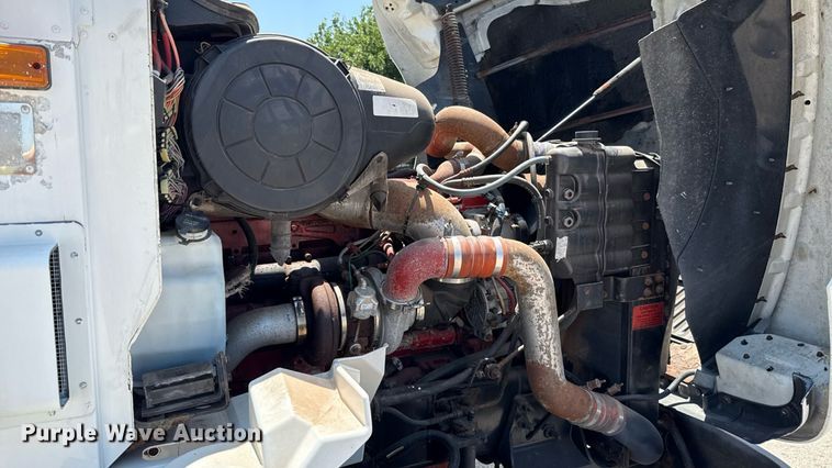 image for item DT6680 2006 International 9400I semi truck