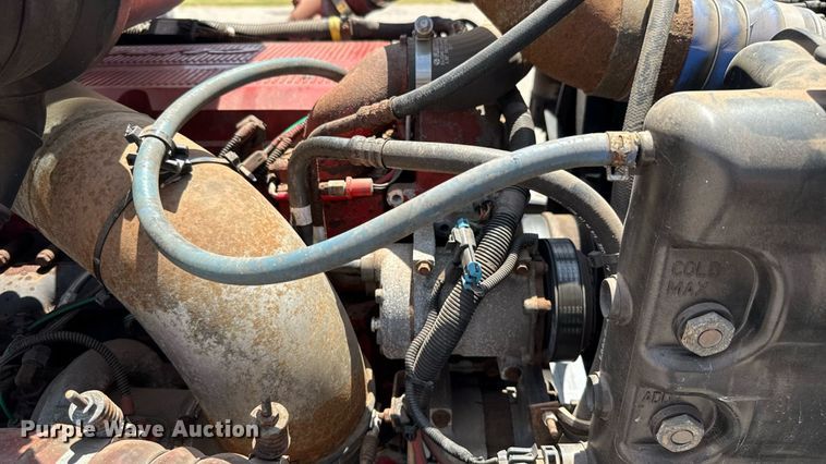 image for item DT6680 2006 International 9400I semi truck