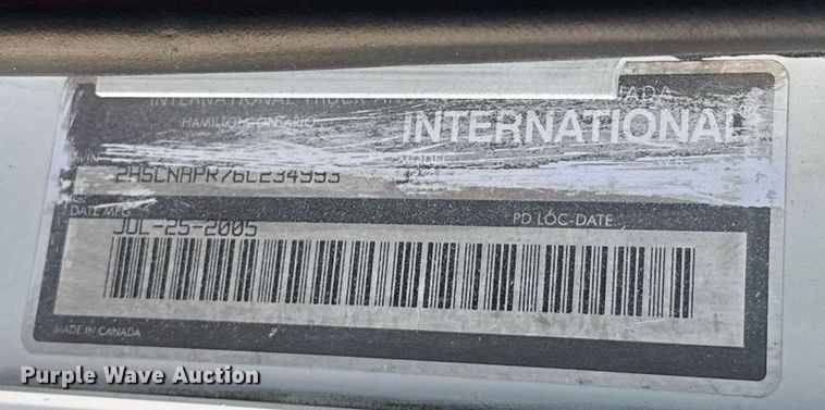 image for item DT6680 2006 International 9400I semi truck