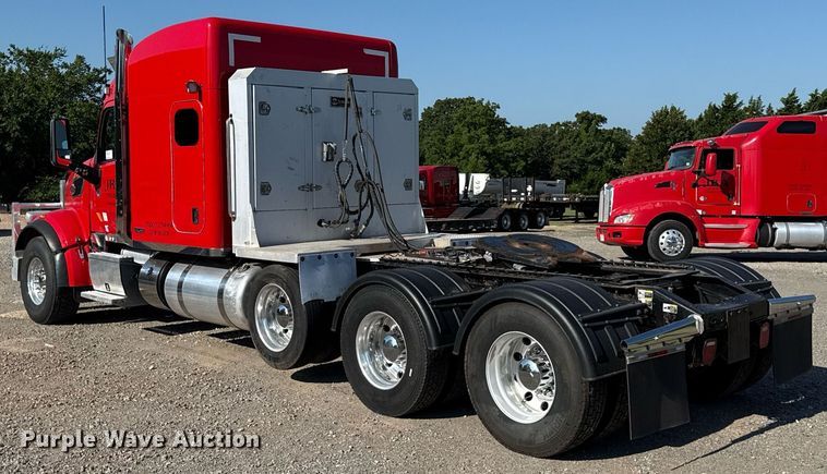 image for item DT6708 2020 Peterbilt 567 semi truck