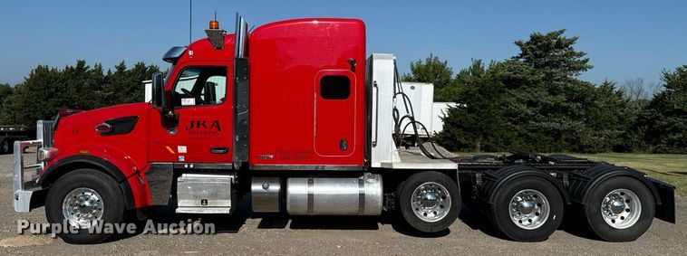 image for item DT6708 2020 Peterbilt 567 semi truck