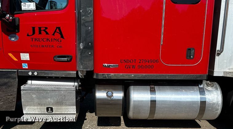 image for item DT6708 2020 Peterbilt 567 semi truck