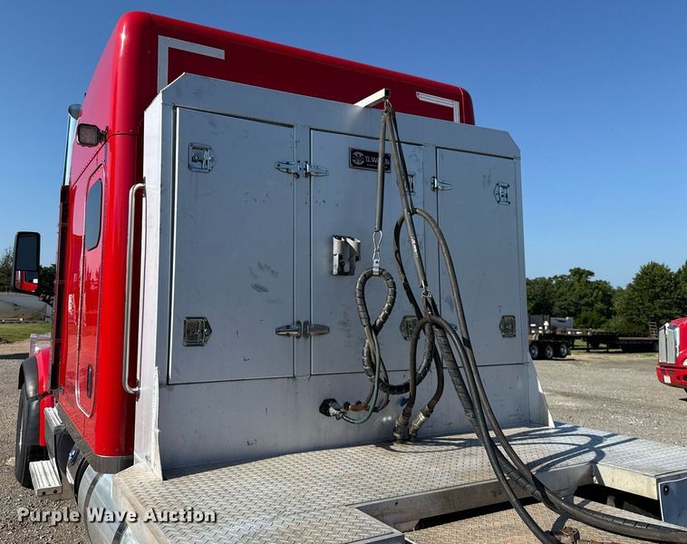 image for item DT6708 2020 Peterbilt 567 semi truck