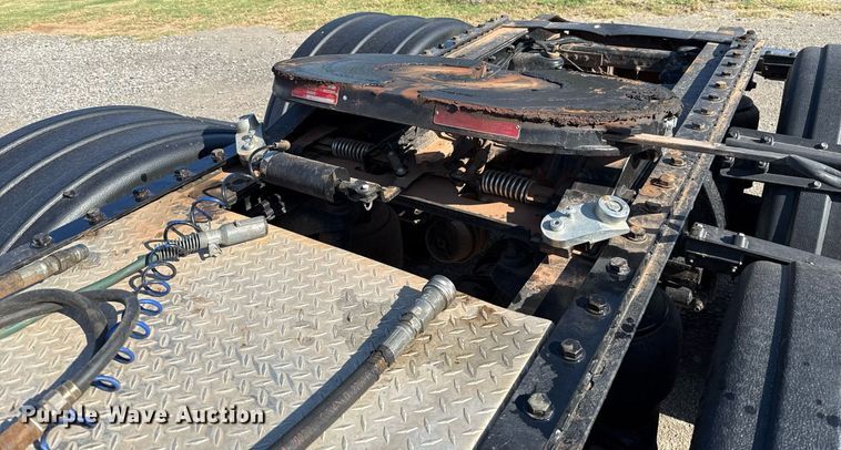 image for item DT6708 2020 Peterbilt 567 semi truck