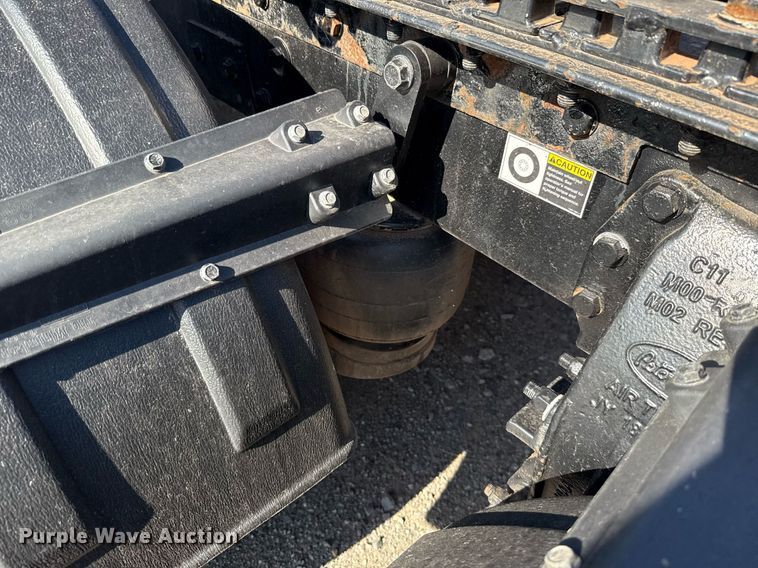 image for item DT6708 2020 Peterbilt 567 semi truck