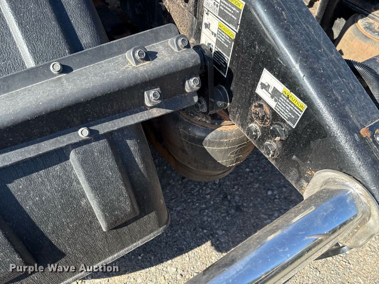 image for item DT6708 2020 Peterbilt 567 semi truck