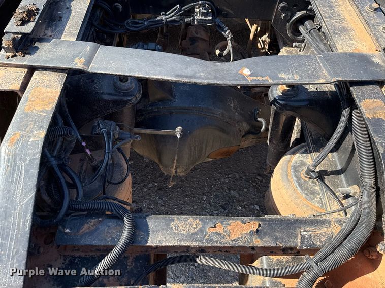 image for item DT6708 2020 Peterbilt 567 semi truck