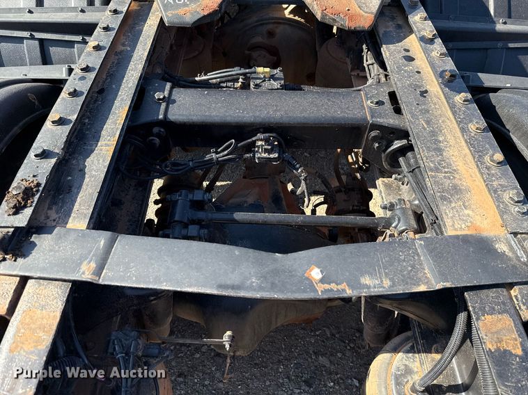 image for item DT6708 2020 Peterbilt 567 semi truck