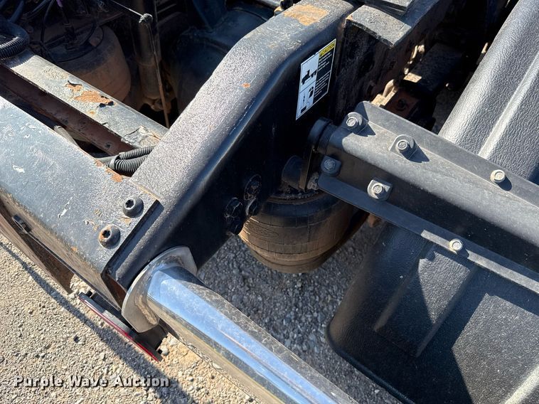 image for item DT6708 2020 Peterbilt 567 semi truck