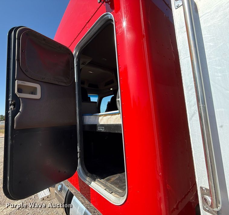 image for item DT6708 2020 Peterbilt 567 semi truck