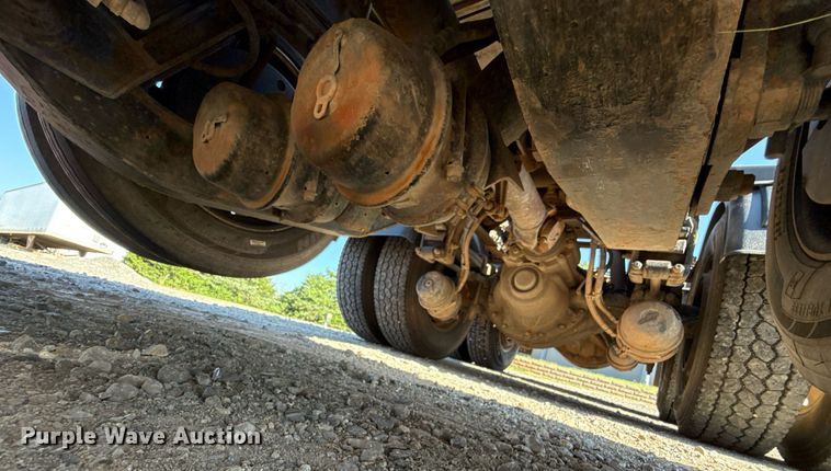 image for item DT6708 2020 Peterbilt 567 semi truck