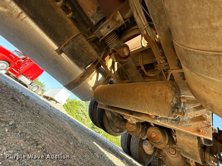 image for item DT6708 2020 Peterbilt 567 semi truck