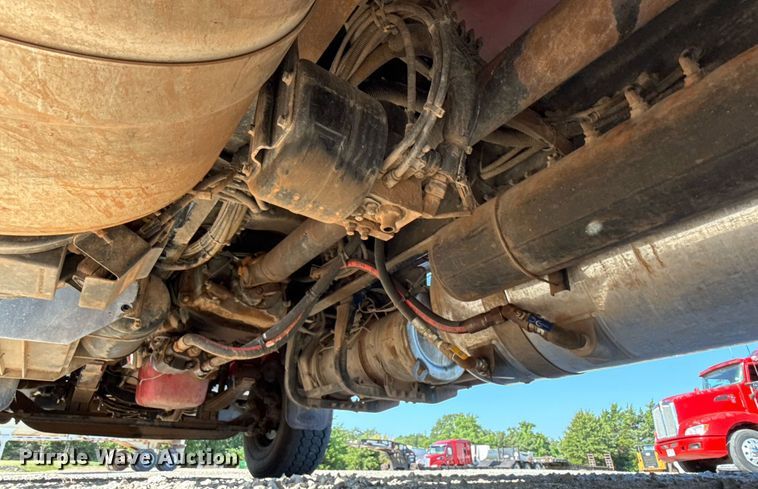 image for item DT6708 2020 Peterbilt 567 semi truck