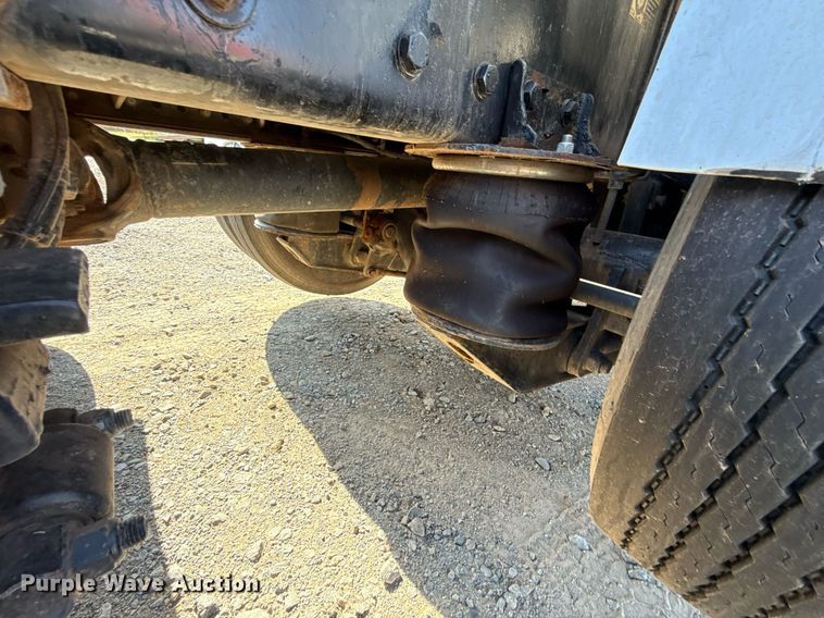 image for item DT6708 2020 Peterbilt 567 semi truck