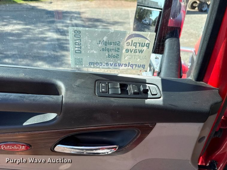 image for item DT6708 2020 Peterbilt 567 semi truck