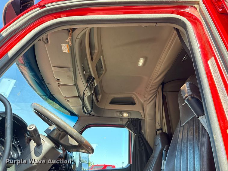 image for item DT6708 2020 Peterbilt 567 semi truck