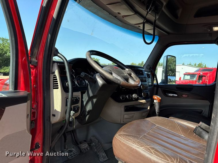 image for item DT6708 2020 Peterbilt 567 semi truck