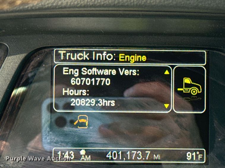 image for item DT6708 2020 Peterbilt 567 semi truck