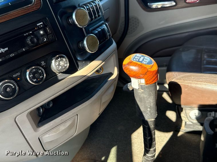 image for item DT6708 2020 Peterbilt 567 semi truck