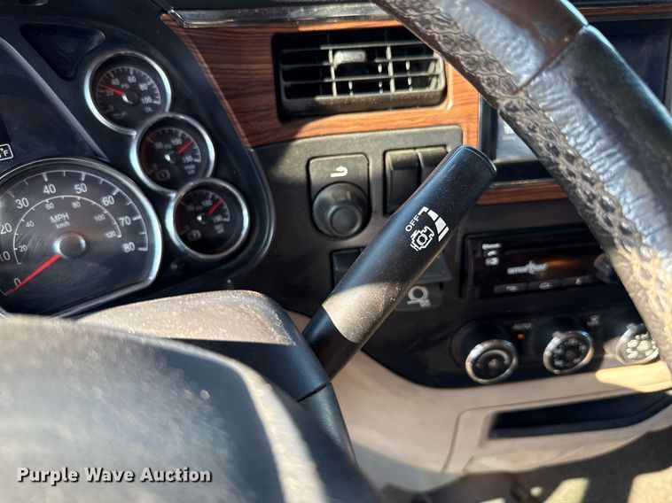 image for item DT6708 2020 Peterbilt 567 semi truck