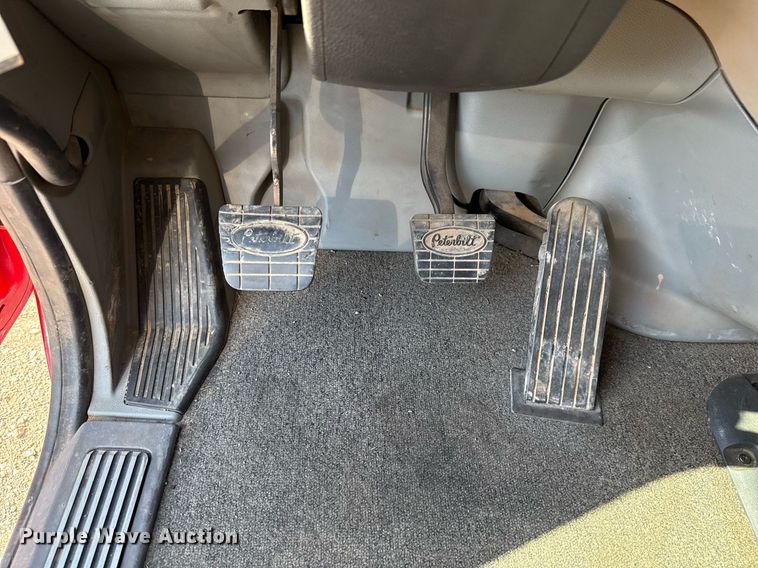 image for item DT6708 2020 Peterbilt 567 semi truck