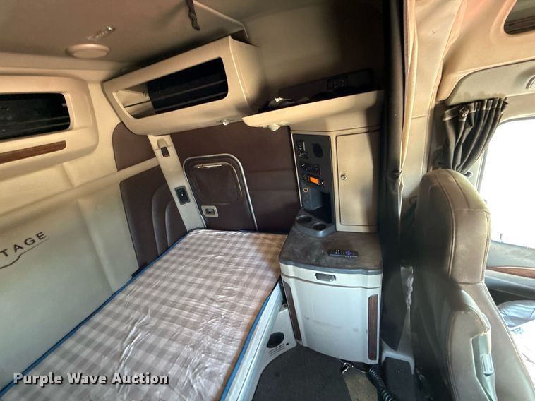 image for item DT6708 2020 Peterbilt 567 semi truck