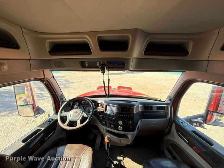 image for item DT6708 2020 Peterbilt 567 semi truck