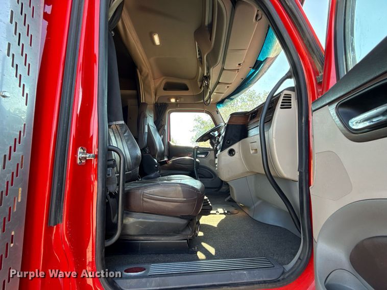 image for item DT6708 2020 Peterbilt 567 semi truck