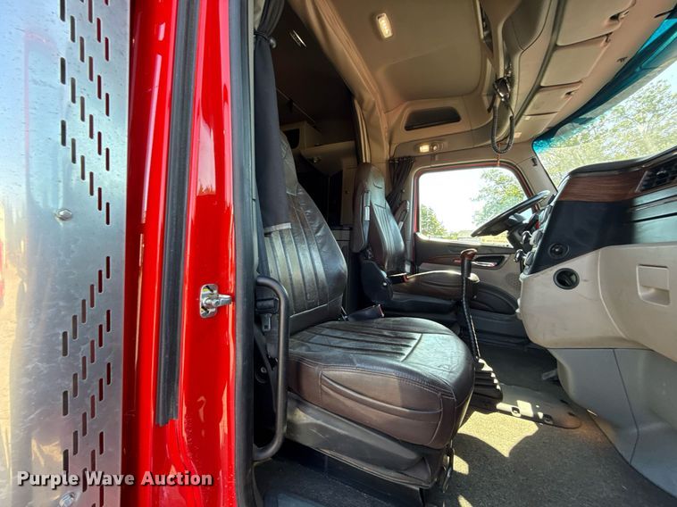 image for item DT6708 2020 Peterbilt 567 semi truck