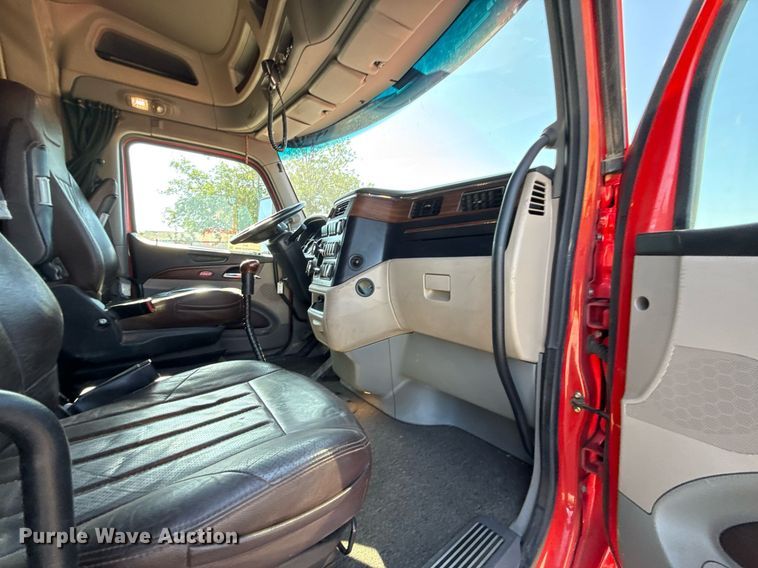 image for item DT6708 2020 Peterbilt 567 semi truck