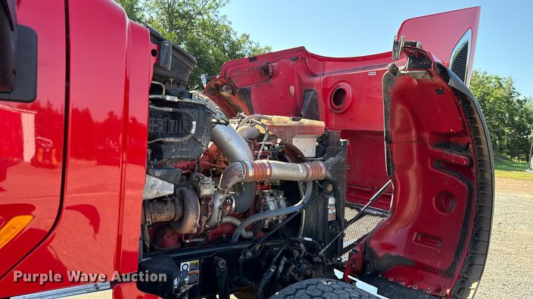 image for item DT6708 2020 Peterbilt 567 semi truck