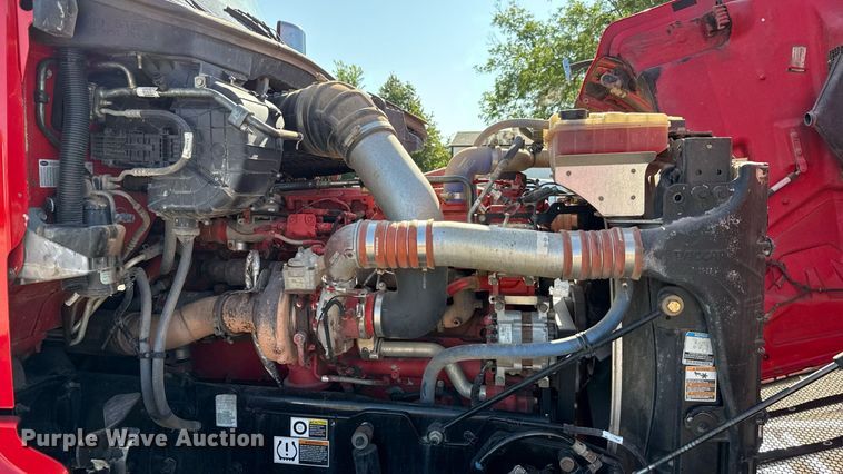 image for item DT6708 2020 Peterbilt 567 semi truck